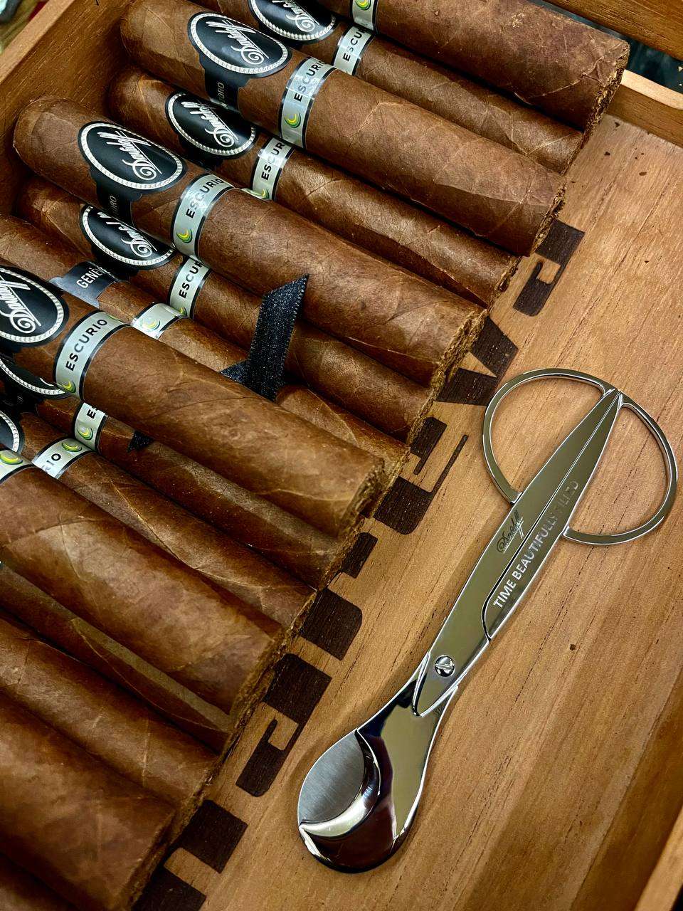 Tasting of Davidoff Escurio Gran Toro with Davidoff Vice President Mr. Bora Buladi